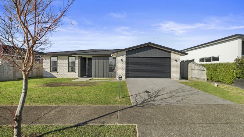 27 Awataha Crescent, Pyes Pa, Tauranga - Carousel 1