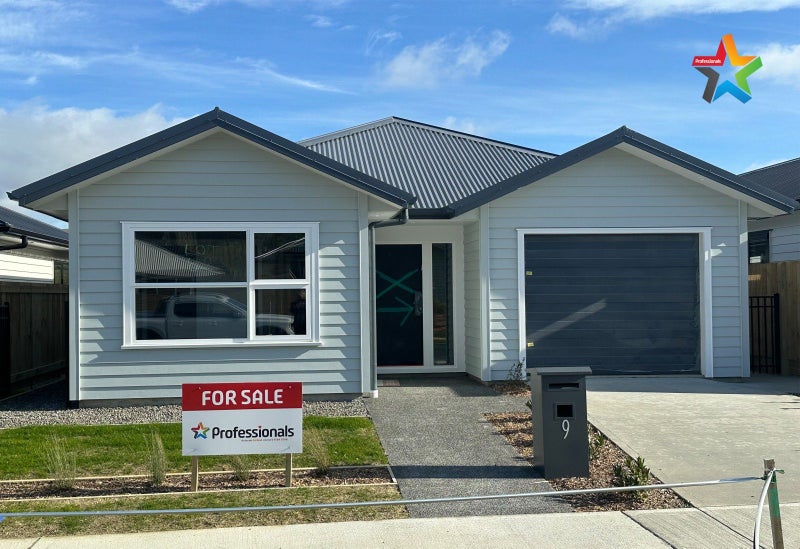 8 Kairaumati Crescent, Kelson, Lower Hutt - Carousel 2