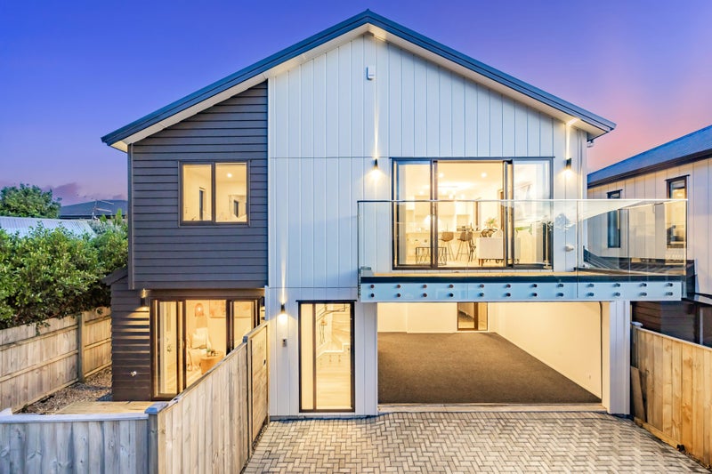 3C Dawnhaven Drive, Te Atatu Peninsula, Auckland - Carousel 1