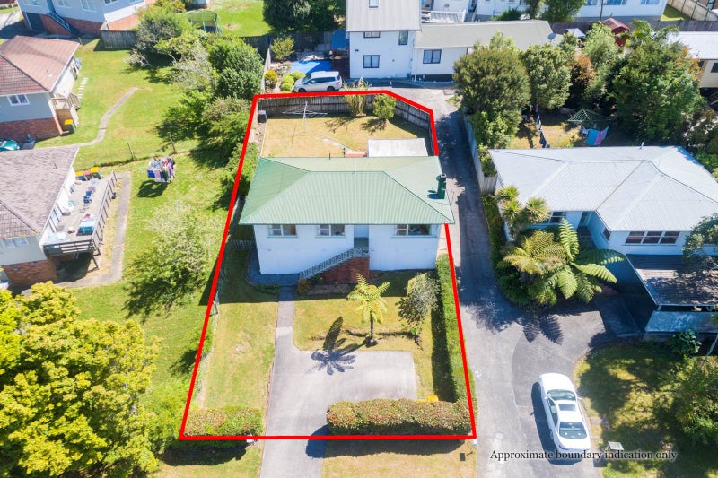 21 Crystal Avenue, Glendene, Auckland - Carousel 1