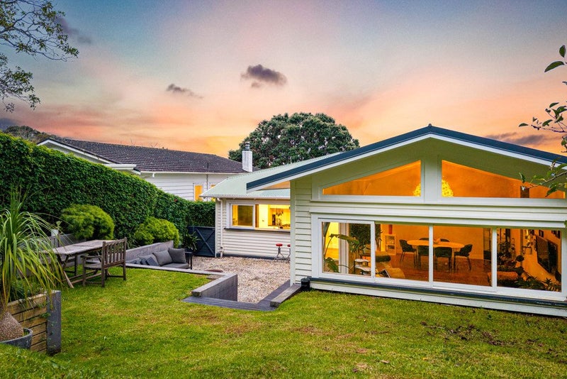 29 Mount Royal Avenue, Mount Albert, Auckland - Carousel 1