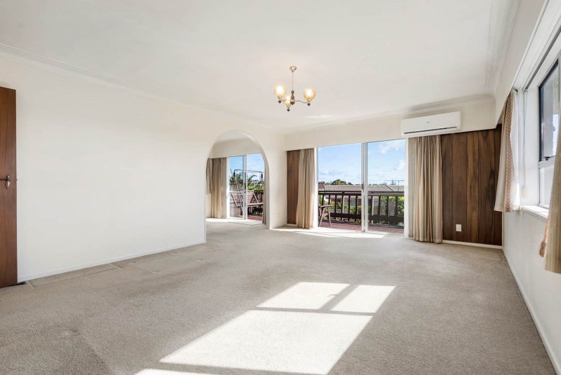 8 Pakira Avenue, Glendene, Auckland - Carousel 2