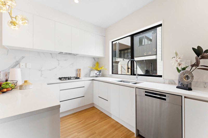 10E Swan Crescent, Pakuranga, Auckland - Carousel 2