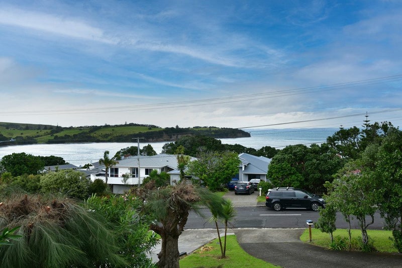62 SHAKESPEAR RD, Army Bay, Whangaparaoa - Carousel 1