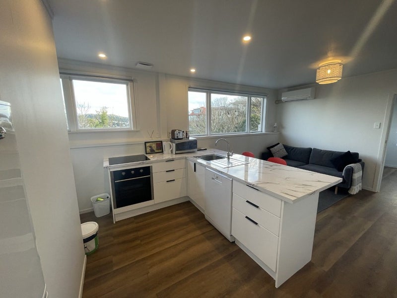 12 Mataroa Avenue, Northland, Wellington - Carousel 1