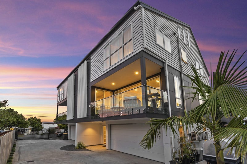 5B Holland Avenue, Point England, Auckland - Carousel 1