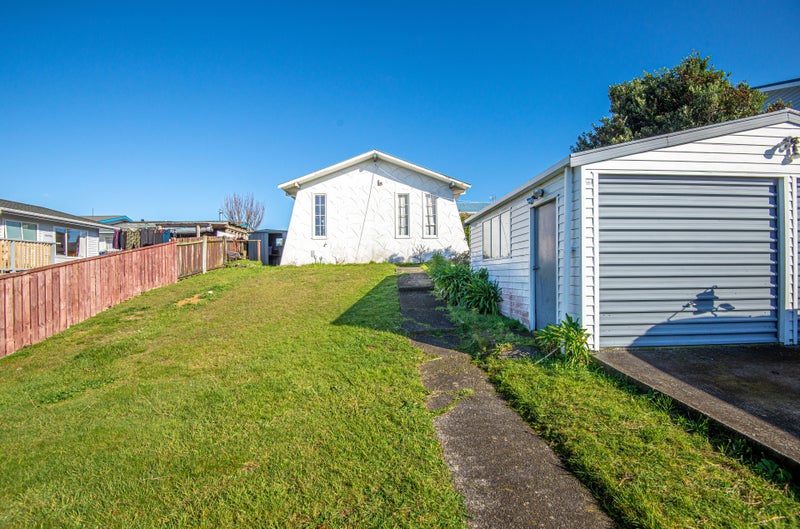 3 Almora View, Ascot Park, Porirua - Carousel 2