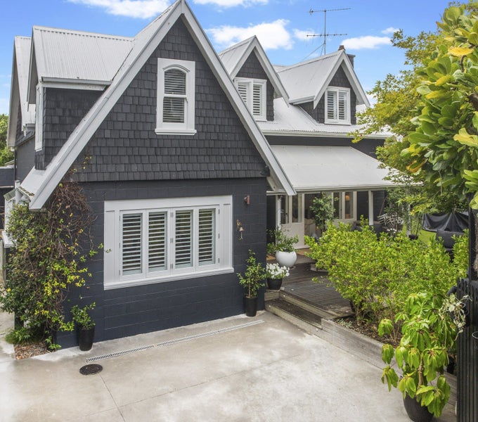 32 Russell Street, Stanley Point, Auckland - Carousel 1