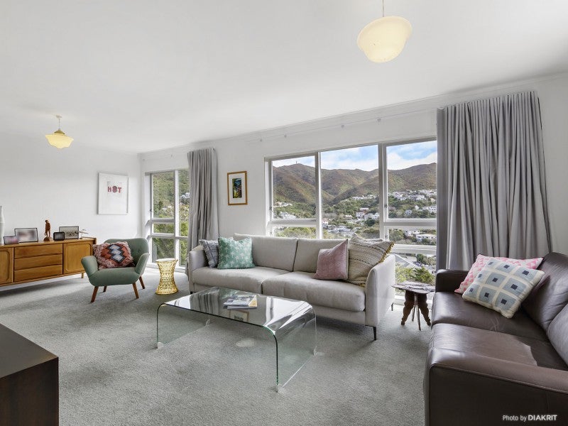 30 Woodhouse Avenue, Karori, Wellington - Carousel 2
