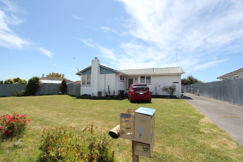 5 Mclaren Crescent, Onekawa, Napier - Carousel 1