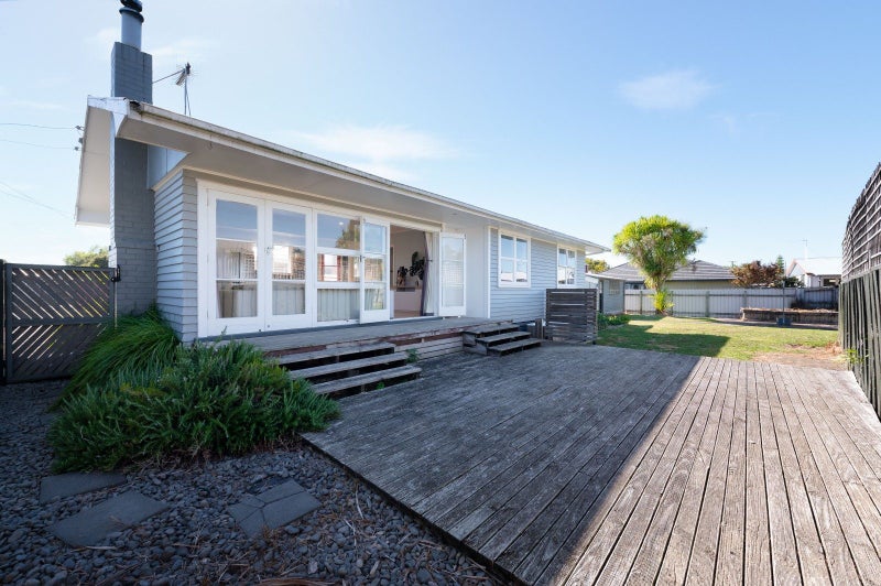 12 Bruce Avenue, Glenview, Hamilton - Carousel 1