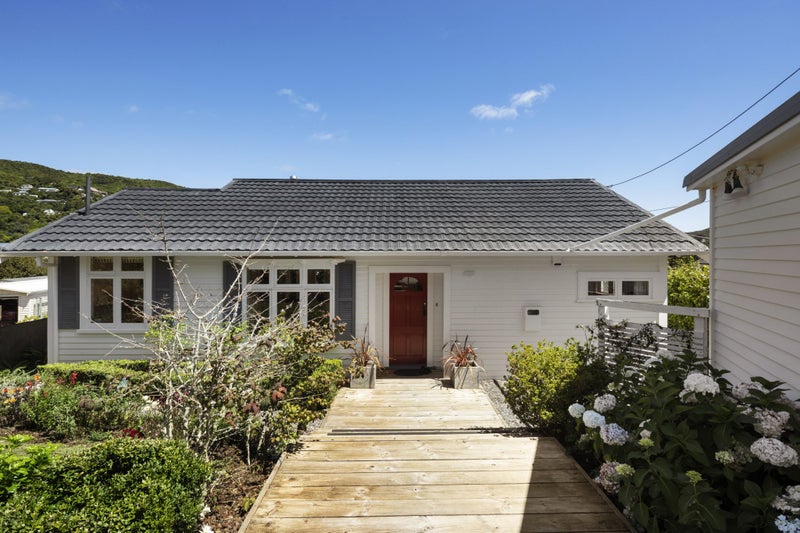 10 Donald Crescent, Karori, Wellington - Carousel 1