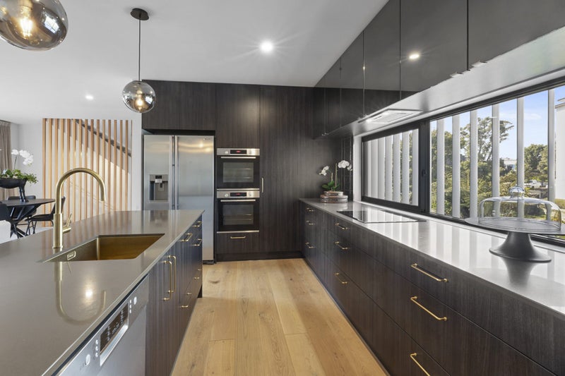 2/11A Baring Terrace, Strandon, New Plymouth - Carousel 2