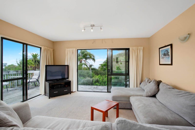 2/26 County Road, Torbay, Auckland - Carousel 1