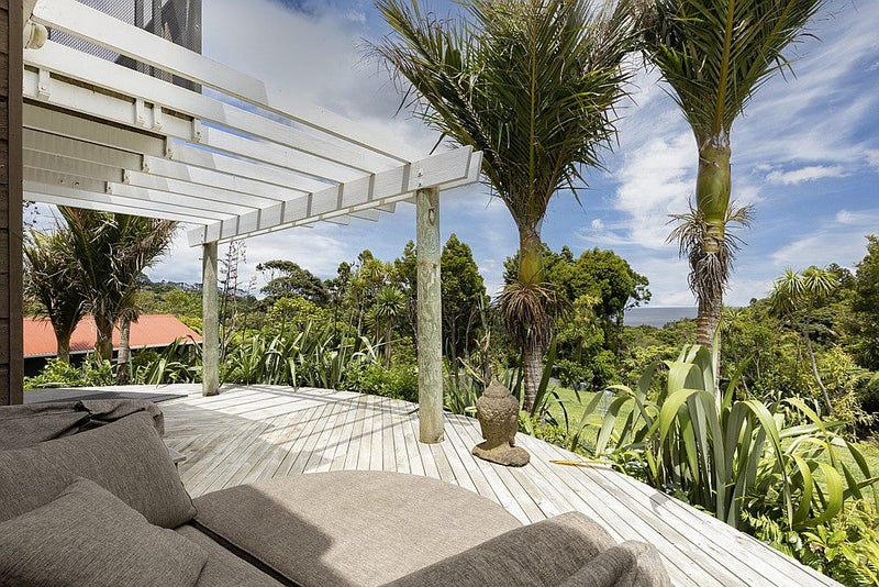 16 La Trobe Track, Karekare, New Lynn - Carousel 2