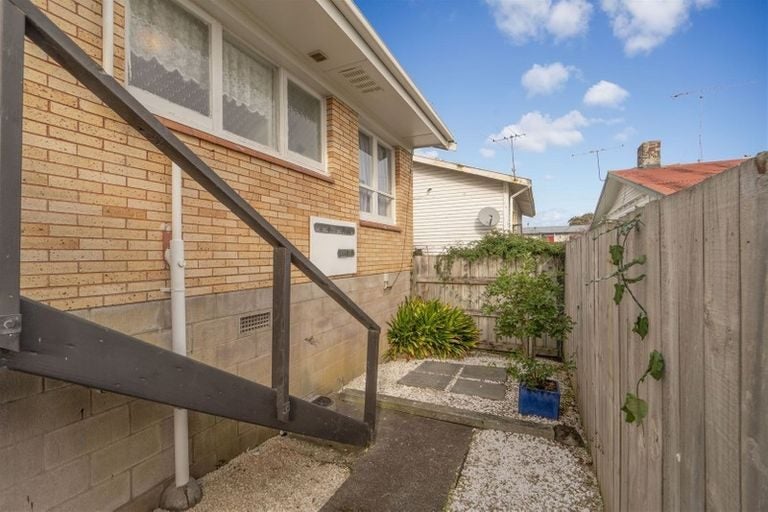 4/188 Captain Springs Road, Te Papapa, Auckland - Carousel 12