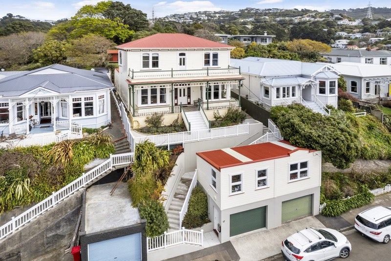 17 Maarama Crescent, Aro Valley, Wellington - Carousel 2