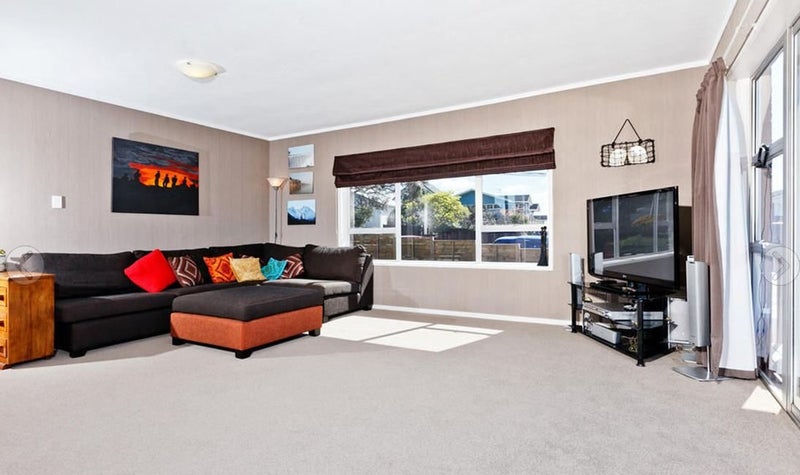 1/240 Onewa Road, Birkenhead, Auckland - Carousel 2