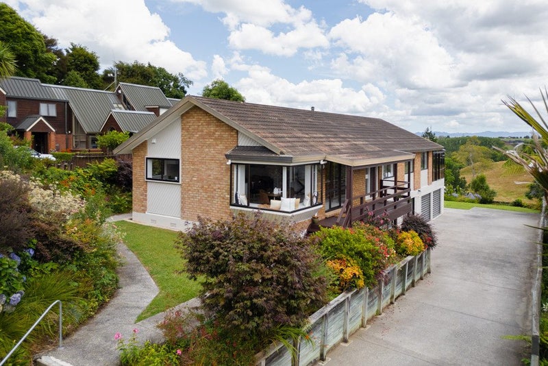 64 Melva Street, Dinsdale, Hamilton - Carousel 2