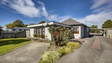 1107 Willowpark Road North, Mayfair, Hastings - Carousel 1