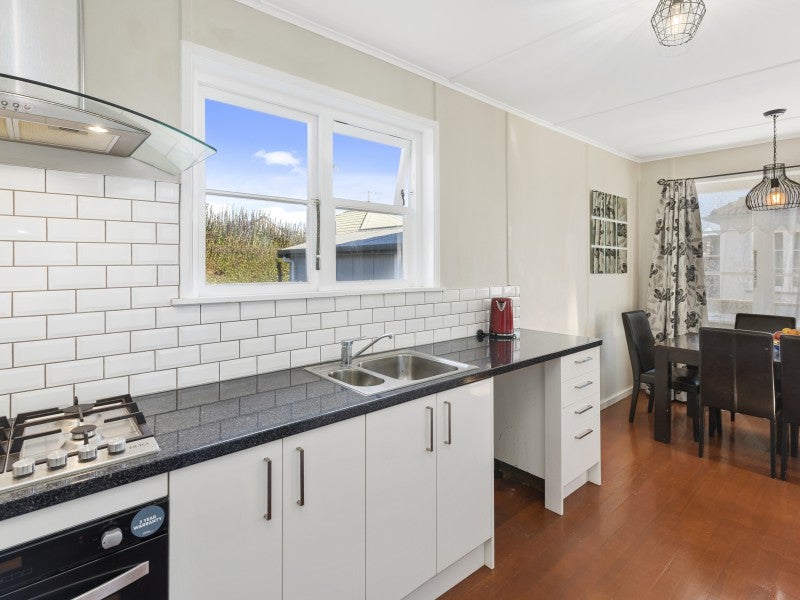 8 Churton Crescent, Taita, Lower Hutt - Carousel 2