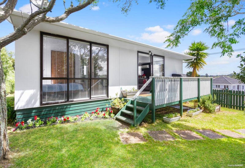29 Abbotleigh Avenue, Te Atatu Peninsula, Auckland - Carousel 2