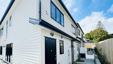 5/2 Chapman Road, Te Atatū Peninsula, Auckland - Carousel 1