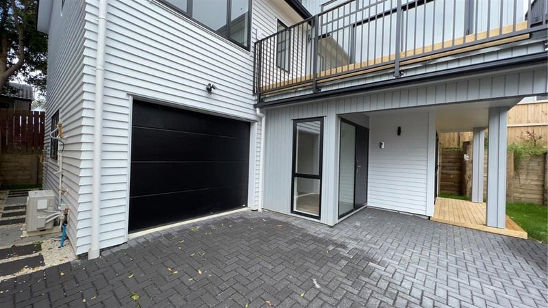 20B Pipitea Place, Massey, Auckland - Carousel 1
