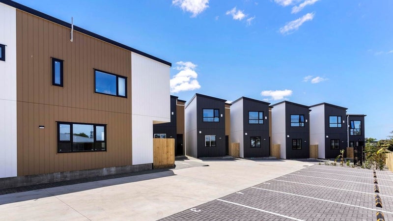 8/155 Te Atatu Road, Te Atatu South, Auckland - Carousel 1