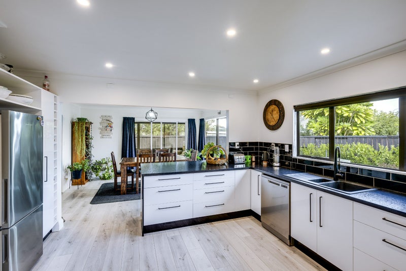 13 Donegal Crescent, Tamatea, Napier - Carousel 1