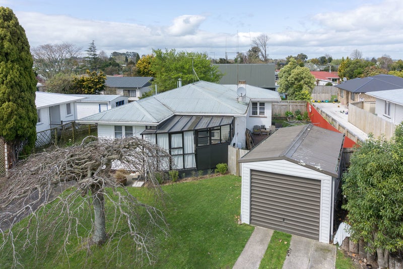 37 Collins Road, Melville, Hamilton - Carousel 1