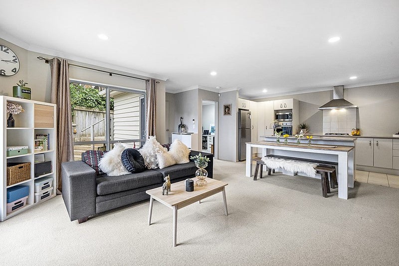 12A Sutherland Crescent, Melrose, Wellington - Carousel 2