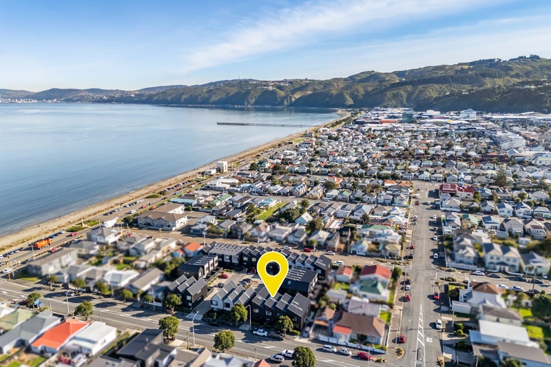 19B Cuba Street, Petone, Lower Hutt - Carousel 25