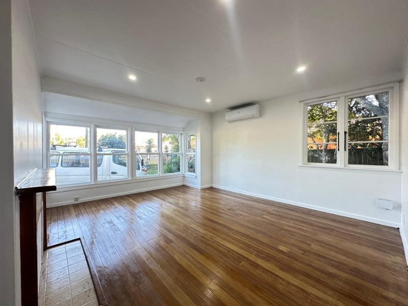 34 Ropata Avenue, Point England, Auckland - Carousel 2