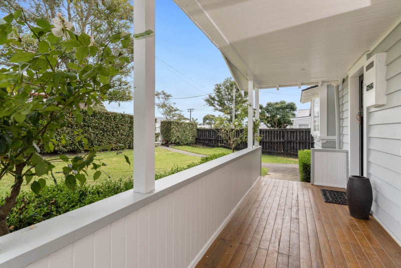 20 Egremont Street, Belmont, Auckland - Carousel 2