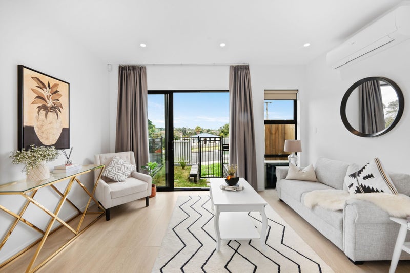 2/25 Abbotleigh Avenue, Te Atatu Peninsula, Auckland - Carousel 1