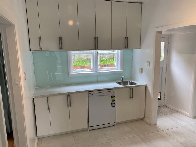 28 Curtis Street, Northland, Wellington - Carousel 1