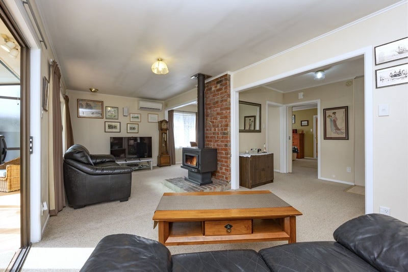 31 Fairdene Avenue, Henderson, Auckland - Carousel 2