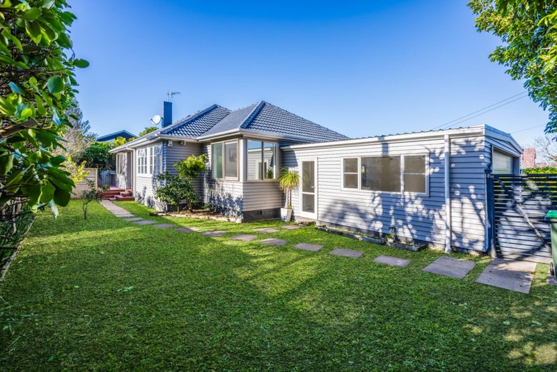 216A Riverside Avenue, Point England, Auckland - Carousel 1