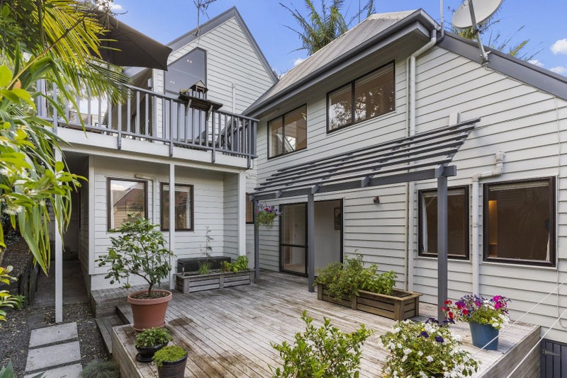 2/31 Clifton Road, Herne Bay, Auckland - Carousel 1