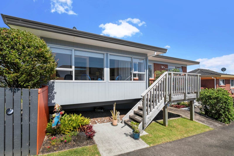2/31 Bay Street, Red Beach, Whangaparāoa - Carousel 1