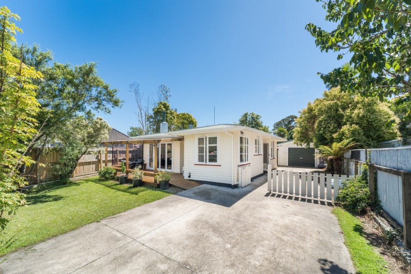 10 Denbigh Place, Awapuni, Palmerston North - Carousel 2