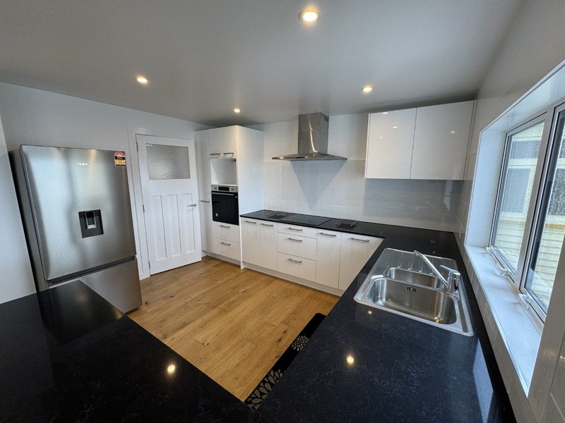 11 Waiteata Road, Kelburn, Wellington - Carousel 2