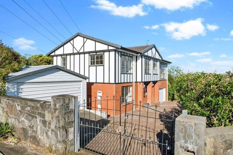 30 Hoskins Avenue, Hillsborough, Auckland - Carousel 1