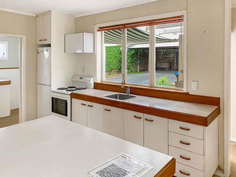 84 Taumata Road, Sandringham, Auckland - Carousel 1