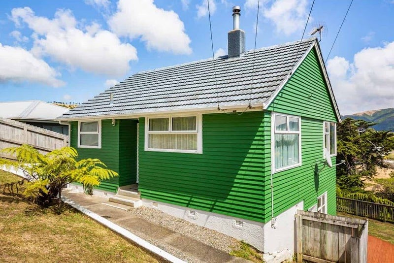 19 Gloucester Street, Cannons Creek, Porirua - Carousel 1