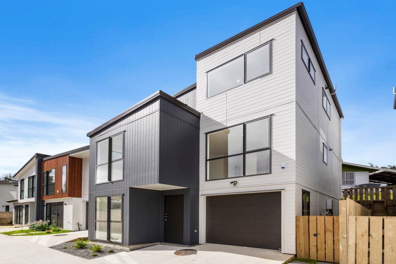 8B Datura Place, Sunnynook, Auckland - Carousel 1