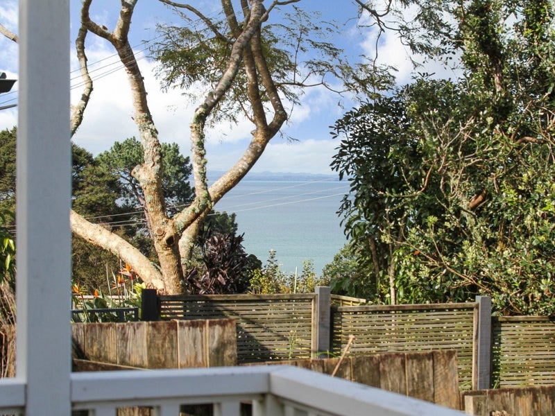 4 McEldowney Road, Titirangi, Auckland - Carousel 2
