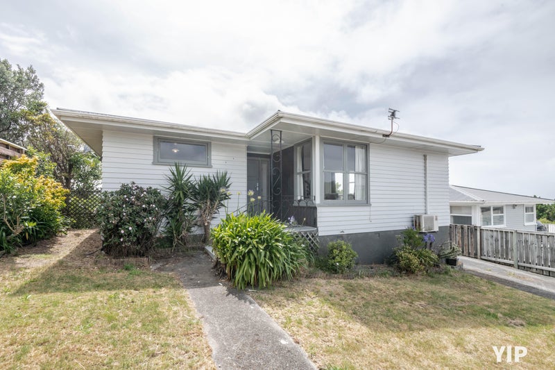 11 Lenox Grove, Johnsonville, Wellington - Carousel 2
