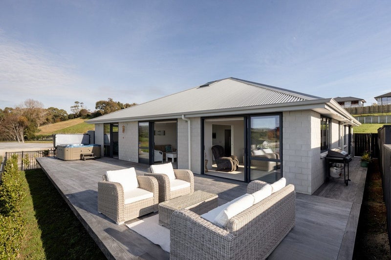 39 Flounder Drive, Omokoroa - Carousel 1